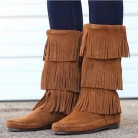 MINNETONKA THREE LAYER FRINGE BOOT - Picture 1 of 5